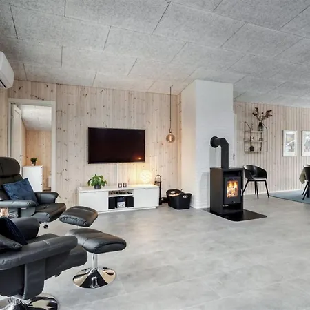 Gustaf - 400m To The Fjord By Interhome *
